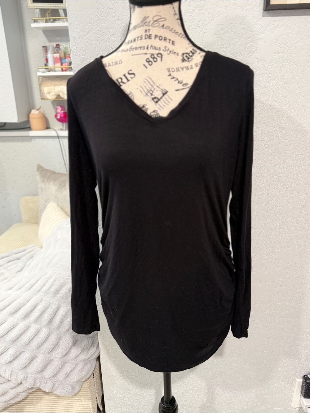 Motherhood Maternity Black Ruched Side Long Sleeve Top Size Medium - Picture 2 of 6